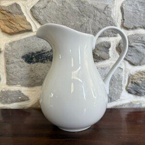 POTTERYBARN Great White collection pitcher